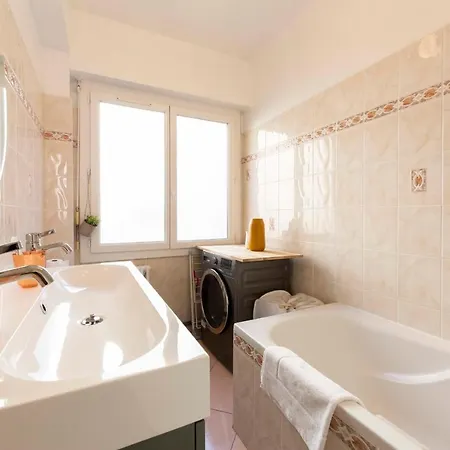 Renting Deux Pieces Climatise Centre D'antibes 펜션 앙티브